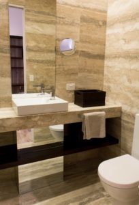 Mirror, wash basin and towels in side bathroom